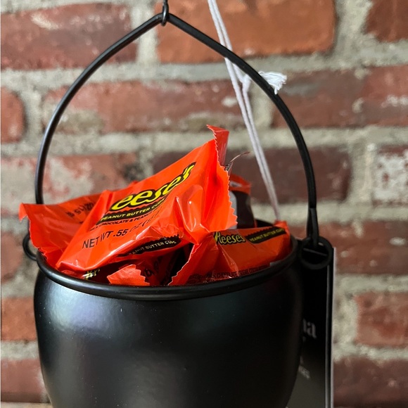 Martha Stewart skeleton with cauldron great for Halloween and trick-or-treaters - Picture 6 of 12